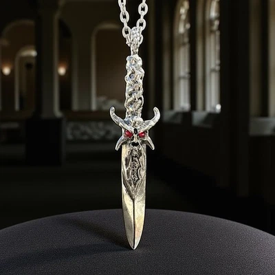 Collar de fantasía de espada calavera guerrero gótico ojos de cristal rojo plata medieval Foto 1 de 4