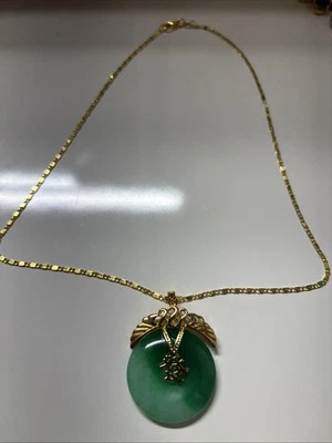 Good Fortune 深绿色圆形玉吊坠项链 — 第 1/3 张图片