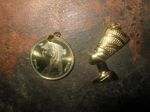 EGYPTIAN EGYPT GOLD TONE 1 QUEEN NEFERTITI 1 CLEOPATRA COIN PENDANT NECKLACE - Picture 1 of 2