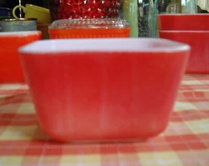 Tarro de refrigerador rojo pequeño vintage PYREX 501 ~ U-ELIGE ~ - Imagen 1 de 31