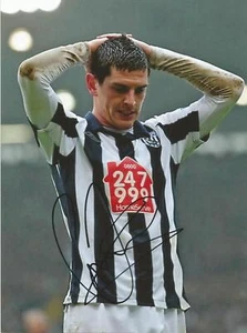 WEST BROM & SCOZIA: GRAHAM DORRANS FOTO AZIONE FIRMATA 8x6 + certificato di autenticità - Foto 1 di 1