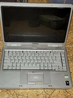 HP Compaq Presario v2000(80GB,Mobile AMD Sempron 795MHz,2GB)Win XP **AS-IS ** - Image 1 of 4