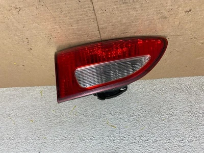 2006 2007 斯巴鲁 Tribeca B9 左球杆 Lh 侧尾灯内 Oem P2603 DW — 第 1/4 张图片