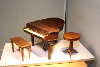 老式20世纪50年代娃娃屋钢琴、长凳和桌子Renwal美国制造 — 第 1/4 张图片