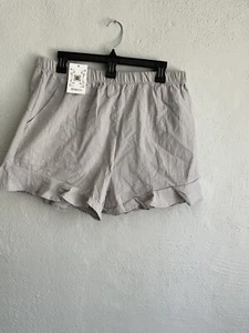 Basico Woman Gray Pocket Ruffle- Hem Shorts, Size M - Picture 1 of 4