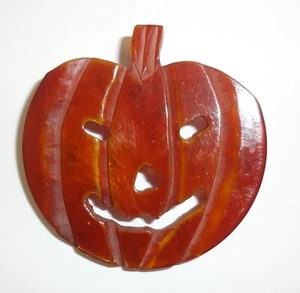 J.L. 2010 Spilla testa di zucca in bachelite intagliata FOLTZ - Foto 1 di 5