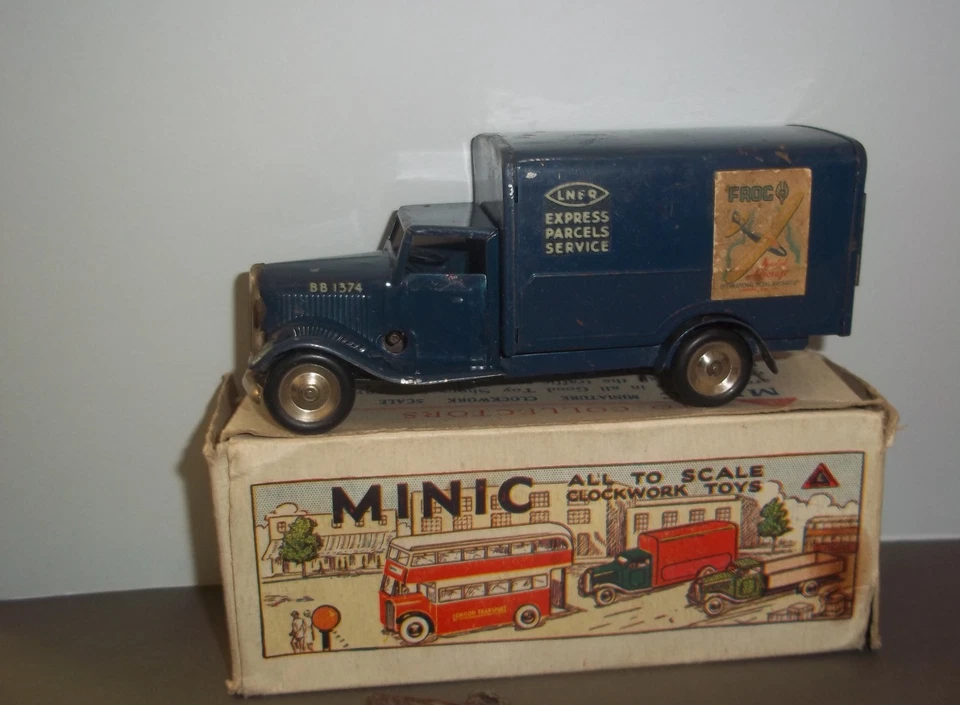 TRI-ANG  MINIC  L.N.E.R BLUE  DELIVERY CLOCKWORK  VAN WITH BOX AND KEY. WORKING. - Image 1 of 4