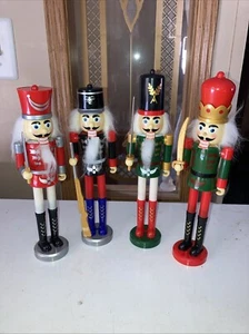4 - Nussknacker Soldat Greenbrier Kunststoff Weihnachten Urlaub Dekor 9" Höhe - Bild 1 von 2