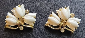 1950s Kramer White Lucite Tulip Clip Earrings – Gold Tone & Rhinestones - Picture 1 of 4
