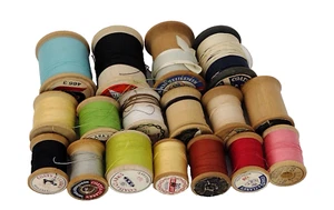 Lot of 17 Vintage Wooden Spools - Coats and Clark, American Thread, Star - Picture 1 of 3