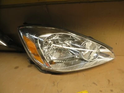 TOYOTA SIENNA 04 05 2004 2005 HEADLIGHT PASSENGER RH RIGHT BRIGHT UNUSED - Image 1 of 4