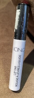 ICING LIP ALQUITRÁN ROUGE A LEVRES LÍQUIDO COLOR INTENSO RECOMPENSA Foto 1 de 3