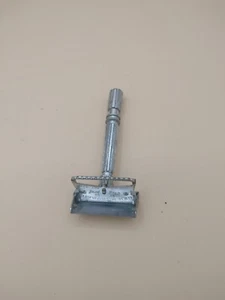 1930s Era Gem Micromatic Clog Pruf Single Edge Razor - Picture 1 of 5