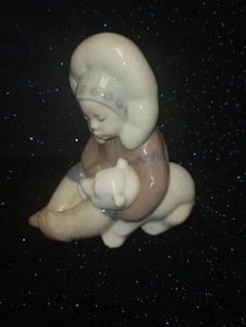 Lladro Figurine #1195 Eskimo  - Picture 1 of 7