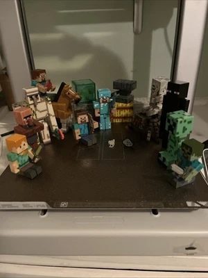 Jazwares Minecraft Bundle: 10 Figures, 2 Mounts, 9 Blocks And 9 Accessories - Image 1 of 4