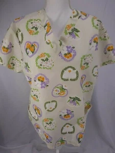 SCRUB TOP WOMENS SIZE M OFF WHITE FLORAL DESIGN V NECK SHORT SLEEVED NURSE NWOT - Picture 1 of 3