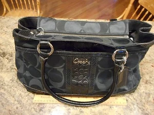Coach blk Shoulder Bag retail $358 - Picture 1 of 5