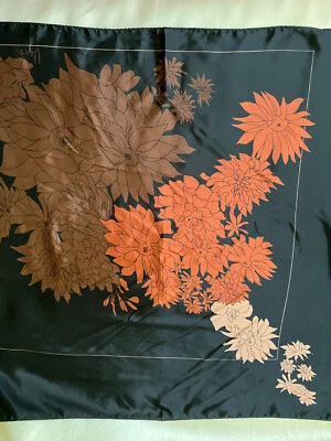 Pañuelo envolvente bufanda cuadrada negra marrón floral Veresa by Vera Neumann 21x21 Foto 1 de 4