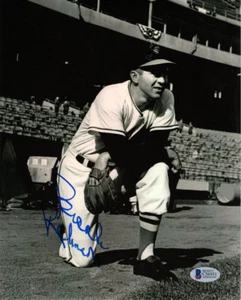 BROOKS ROBINSON SIGNED AUTOGRAPHED 8x10 PHOTO BALTIMORE ORIOLES HERO BECKETT BAS - Picture 1 of 2