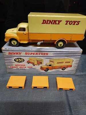 Dinky Toys 930 BEDFORD PALLET- JETKA VAN (1960-64). - Image 1 of 4