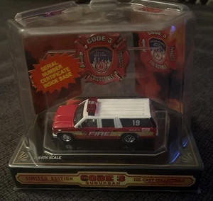 🔥GMC 1998 Code 3 FDNY 1/64 Scale Die-Cast Suburban Vehicle LE No. 12403 - Picture 1 of 6
