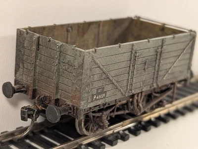 Bachmann Branchline OO Gauge 7-Plank Wagon – P45129 (Weathered) - Image 1 of 4
