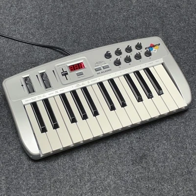 Midiman Oxygen 8 MIDI 25-Key M-Audio Mobile Two Octave Keyboard USB Controller - Image 1 of 4