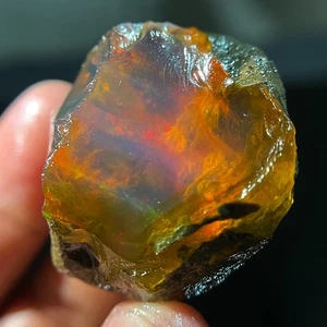 Opal Rough Incredible Natural Ethiopian 117 Carat Welo Multi Fire Opal Gemstone - Picture 1 of 7