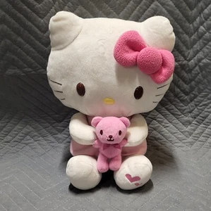 Hello Kitty mit Teddybär SELTEN Herzfuß Kuscheltier Plüschtier toller Zustand - Bild 1 von 2