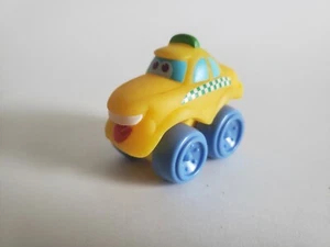 Vehículo de juguete Hasbro Chuck & Friends amarillo suave taxi coche con ruedas azules 2008 - Imagen 1 de 7