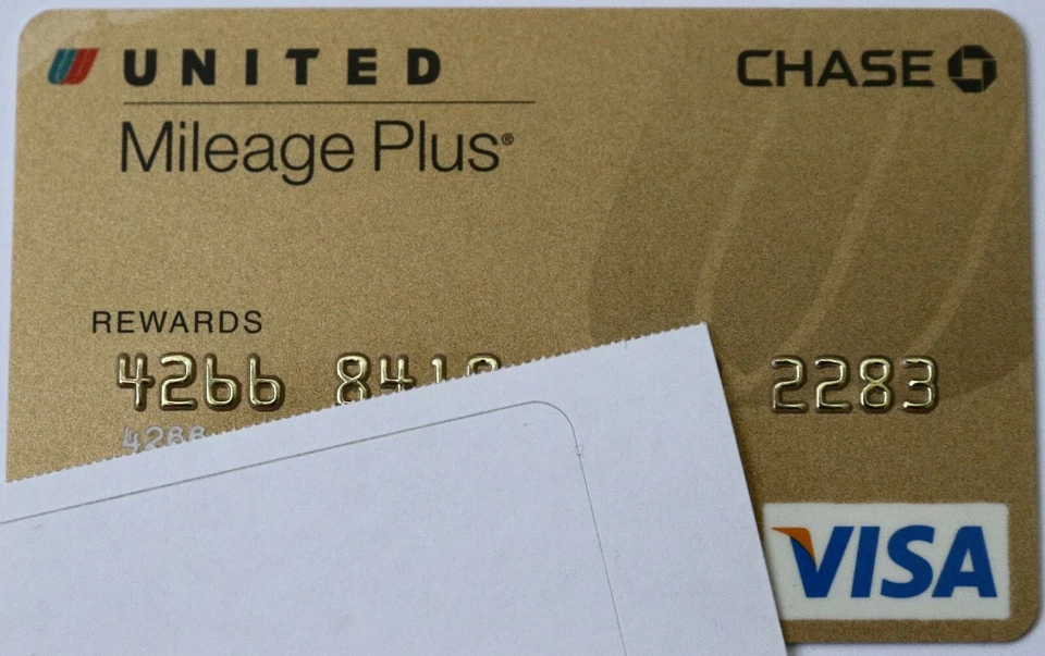 Expired Chase Bank United Airlines Visa Credit Card Gold USA - Image 1 of 1