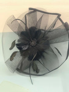 NIUBIA Soft Black Mesh Fascinator with Feather Accent $10 NEW #131 - Picture 1 of 3