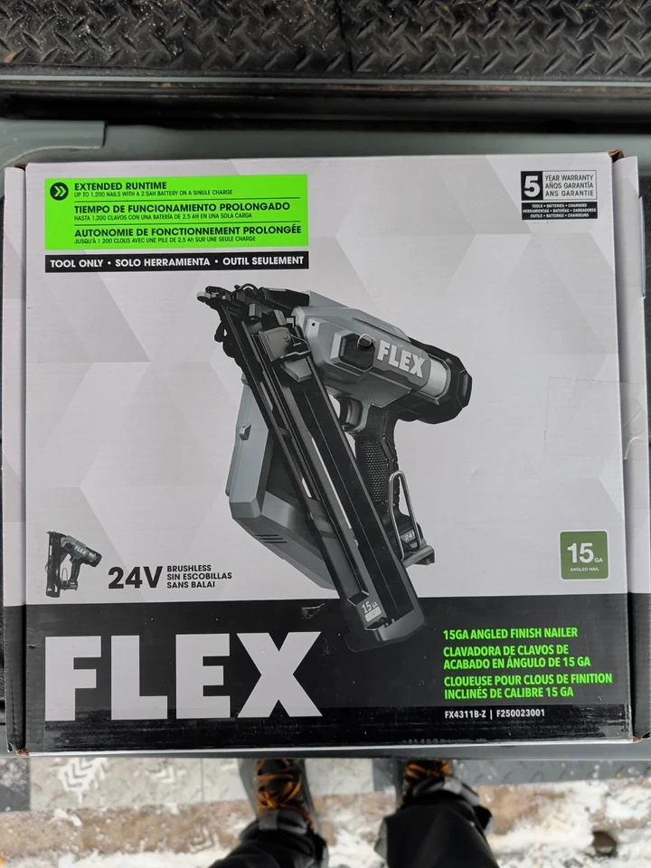 Pistola clavadora con acabado en ángulo Flex Tool 24V 15GA FX4311B-Z. Solo herramienta Foto 1 de 1