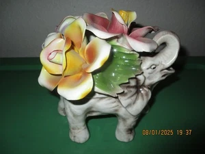 Capodimonte Vintage Porcelain Elephant Furine with Roses (Italy) 6 x 6 - Picture 1 of 6