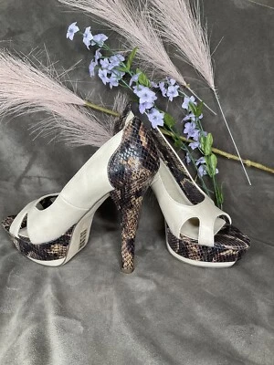 Tacones de plataforma Michael Antonio para mujer piel crema y serpiente 6 1/2 Foto 1 de 4