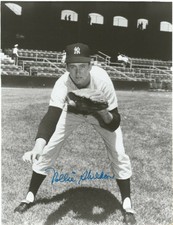 1960's NEW YORK YANKEES MISC. AUTOGRAPH LOT (6)
