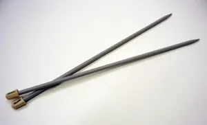 H. A. Kidd 14" (35.56 cm) Single Point Plastic Knitting Needle size 9 (5.5 mm) - Foto 1 di 1