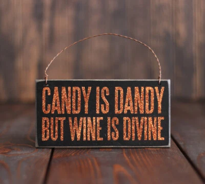 Letrero de Halloween Candy is Dandy Wine is Divine Ornament Primitives de Kathy Foto 1 de 2