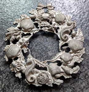9'' Vtg sea life wreath trivet or wall hanging sea shells crabs seahorse lobster - Picture 1 of 6