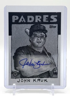 2025 Topps Shoebox Treasures John Kruk Auto/75 Padres Blanco y Negro Foto 1 de 2