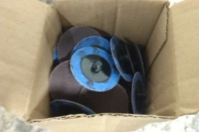 Norton 66261121023 100 Pk 2 In Diameter 80 Grit Quick-Change Sanding Disc (BW) - Image 1 of 4