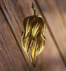 Vintage Coro Layered Flower Leaf Textured Gold Tone Brooch 3”x1” Signed EUC - Picture 1 of 6