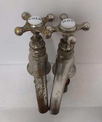 Juego de grifos de grifo de mango de porcelana fría y caliente Schwander de colección seminuevos  Foto 1 de 4