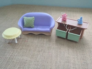 Muebles para casa de muñecas familiar Fisher Price amorosa sofá habitación familiar juguete - Imagen 1 de 9