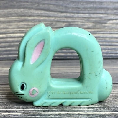 Anillo de plástico de conejo verde claro vintage del primer año 1977 Foto 1 de 3