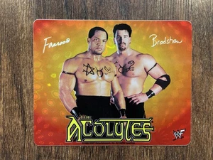 Pegatina prisma expendedora WWF Attitude 1999 WWE Wrestling Acolytes APA Farooq JBL - Imagen 1 de 2