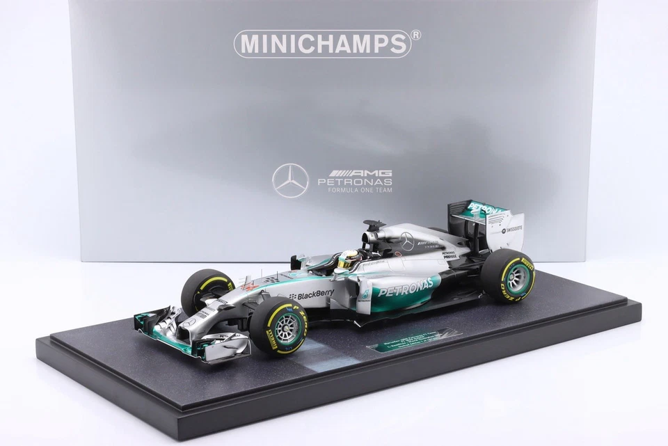 Minichamps Mercedes W05 #44 Lewis Hamilton World Champion 2014 1/18 186140044 - Image 1 of 4