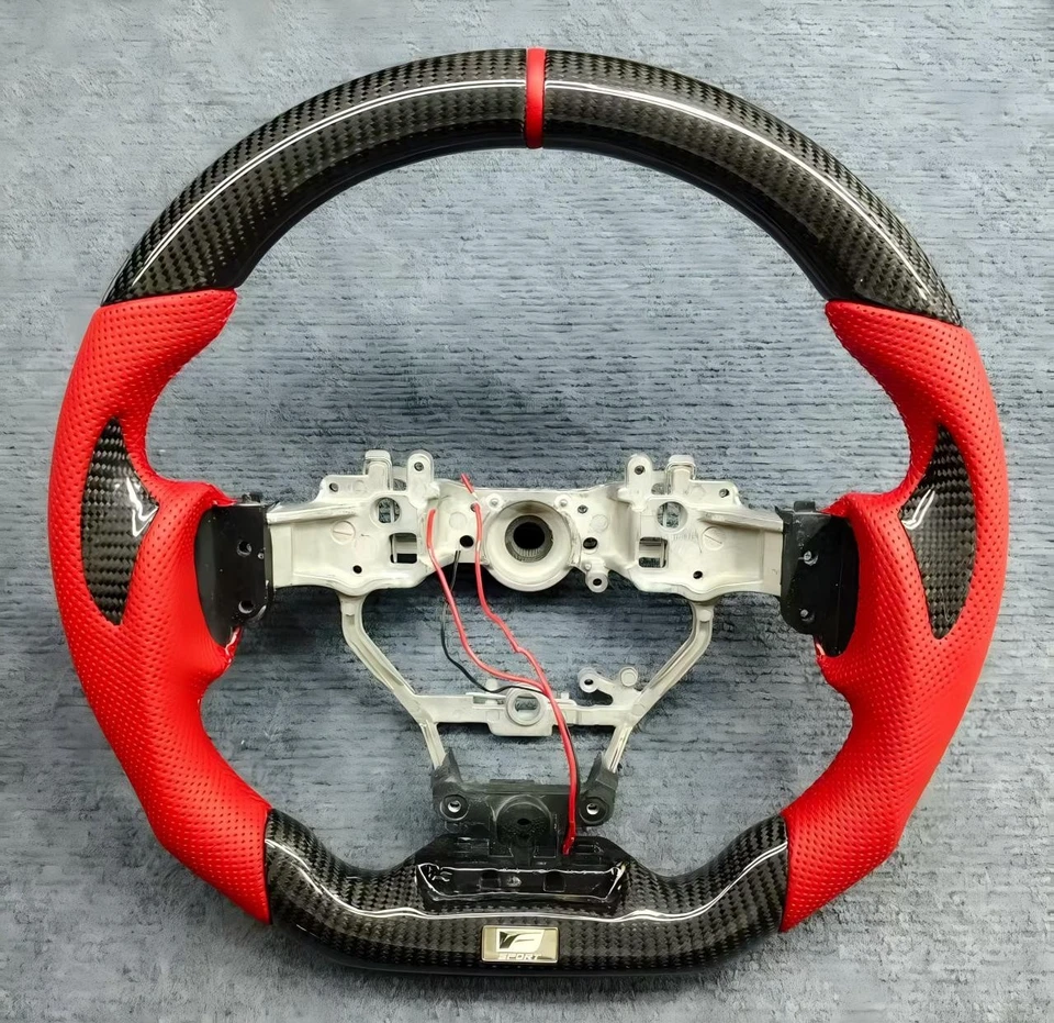 Volante deportivo de fibra de carbono para Lexus ISF IS200/250/300/350 2014+ CON CALEFACCIÓN Foto 1 de 4