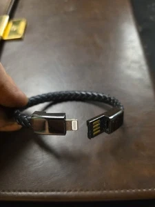 Lightning USB Charging and Data Transfer Cable Bracelet - Photo 1 sur 4