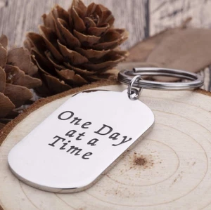 Llavero Colgante Inspirador Oración Serenidad Doble Cara Acero Inoxidable - Imagen 1 de 3